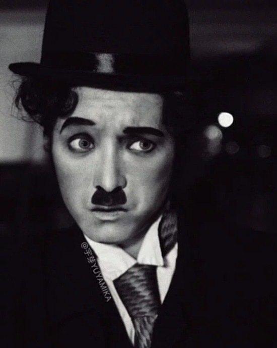 <p><strong>Charlie Chaplin</strong></p>
