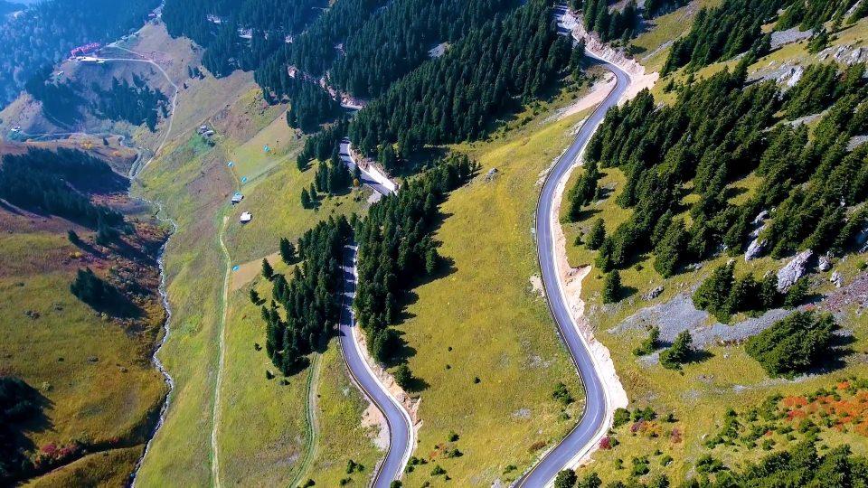<p>Doğu Karadeniz Projesi (DOKAP) Bölge Kalkınma İdaresi Başkanlığınca sürdürülen Yeşil Yol Projesi ile Samsun, Tokat, Ordu, Giresun, Trabzon, Gümüşhane, Bayburt, Rize ve Artvin illerindeki turizm merkezlerinin üst kottan birbirine bağlanması amaçlanıyor.</p>
<p> </p>