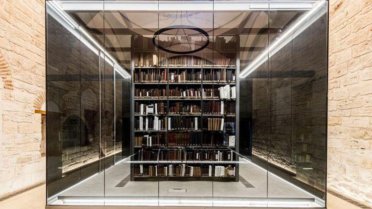 <p>Amerika'nın tanınmış aylık popüler kültür ve teknoloji dergisi Wired, dünya üzerindeki en güzel 10 kütüphaneyi derlediği çalışmasında dördüncü sırayı Türkiye'den bir kütüphane yer aldı.</p>
