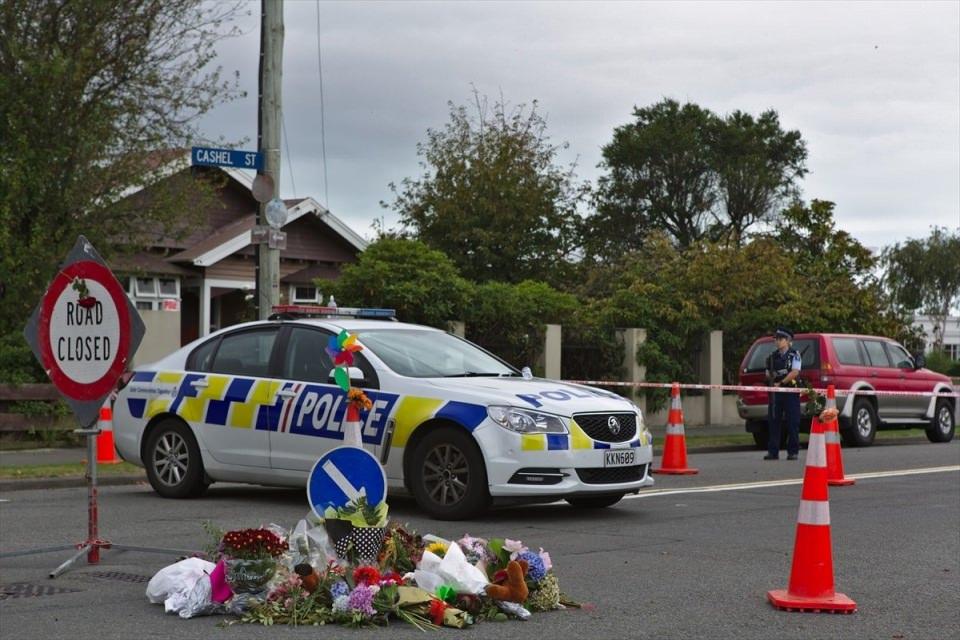 <p><strong>BAŞBAKAN ARDERN MÜSLÜMANLARLA BİR ARAYA GELDİ</strong></p>

<p>Yeni Zelanda Başbakanı Jacinda Ardern, Christchurch kentinde dün cuma namazı sırasında iki camiye düzenlenen terör saldırısının ardından kenti ziyaret ederek Müslüman toplumunun temsilcileriyle görüştü.</p>
