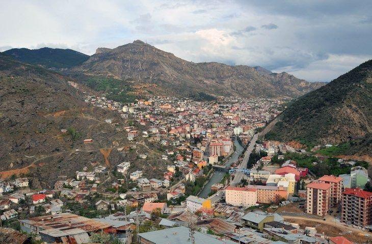 <p>GÜMÜŞHANE</p>

<p>446.700 kişi</p>
