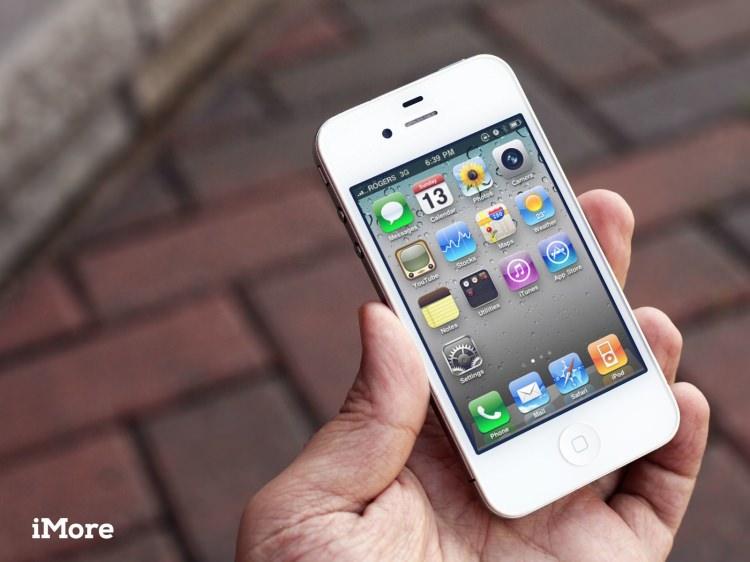 <p>iPhone 4</p>

<p>Ekran: 3.5 inç <br />
Kamera: 5 megapiksel<br />
RAM: 512 MB<br />
Batarya: 1420 mAh</p>

<p>​</p>
