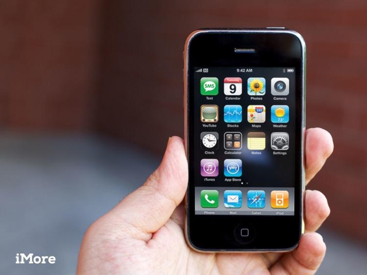 <p>iPhone 3G</p>

<p>Ekran: 3.5 inç <br />
Kamera: 3 megapiksel<br />
RAM: 256 MB</p>
