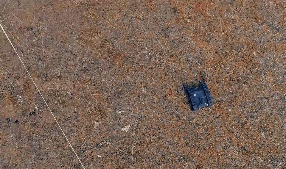 <p>Firmaların 2 ayda ürettikleri ön prototipler ilk görüşleri almak üzere kullanıcılara sunuldu. Ön prototiplerin kullanıcı tarafından denenmesi ve görüşlerinin alınmasının ardından kritik tasarım süreçleri başlatıldı.</p>
