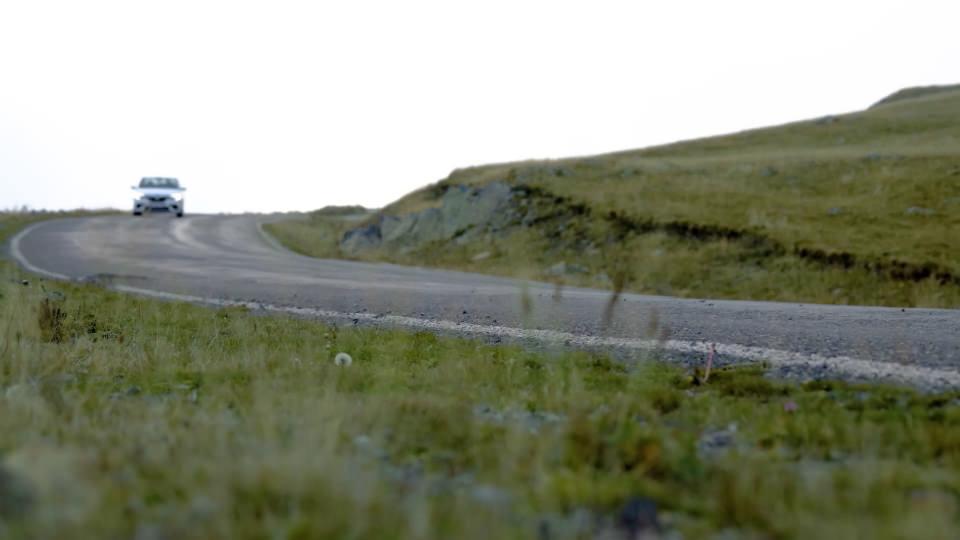 <p>Sadece yol çalışmasından ibaret olmayan projede, yolun geçtiği bölgelerde konaklama tesisleri, dış cephe çalışmaları, reaksiyon alanları gibi unsurlar da destekleniyor.</p>
<p> </p>