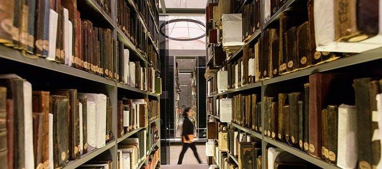 <p>Dünyanın en güzel 10 kütüphanesi</p>

<p><span style="color:#FF8C00"><strong>Wired dergisine göre dünyadaki en güzel 10 kütüphane sıralaması şöyle:</strong></span></p>
