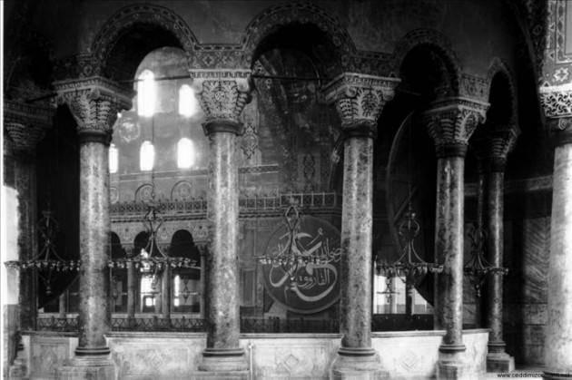 <p>Fetihten hemen sonra yapı güçlendirilerek en iyi şekilde korunmuş ve Osmanlı Dönemi ilaveleri ile birlikte cami olarak varlığını sürdürdü.</p>

<p> </p>

