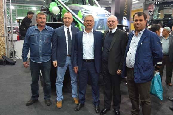 <p>Firmanın Türkiye Ticari Müdürü Mehmet Uzunköprü, anahtar teslim  töreninde, yüksek beygir gücündeki traktörün satışından duyduğu memnuniyeti dile  getirdi.</p>

<p> </p>
