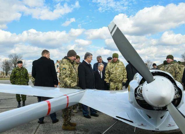 <p>Poroşenko, ilk teslim edilen Bayraktar İHA'ların ülkesinde yapılan uçuş testlerini karargâhtan anbean takip etti.</p>

<p> </p>
