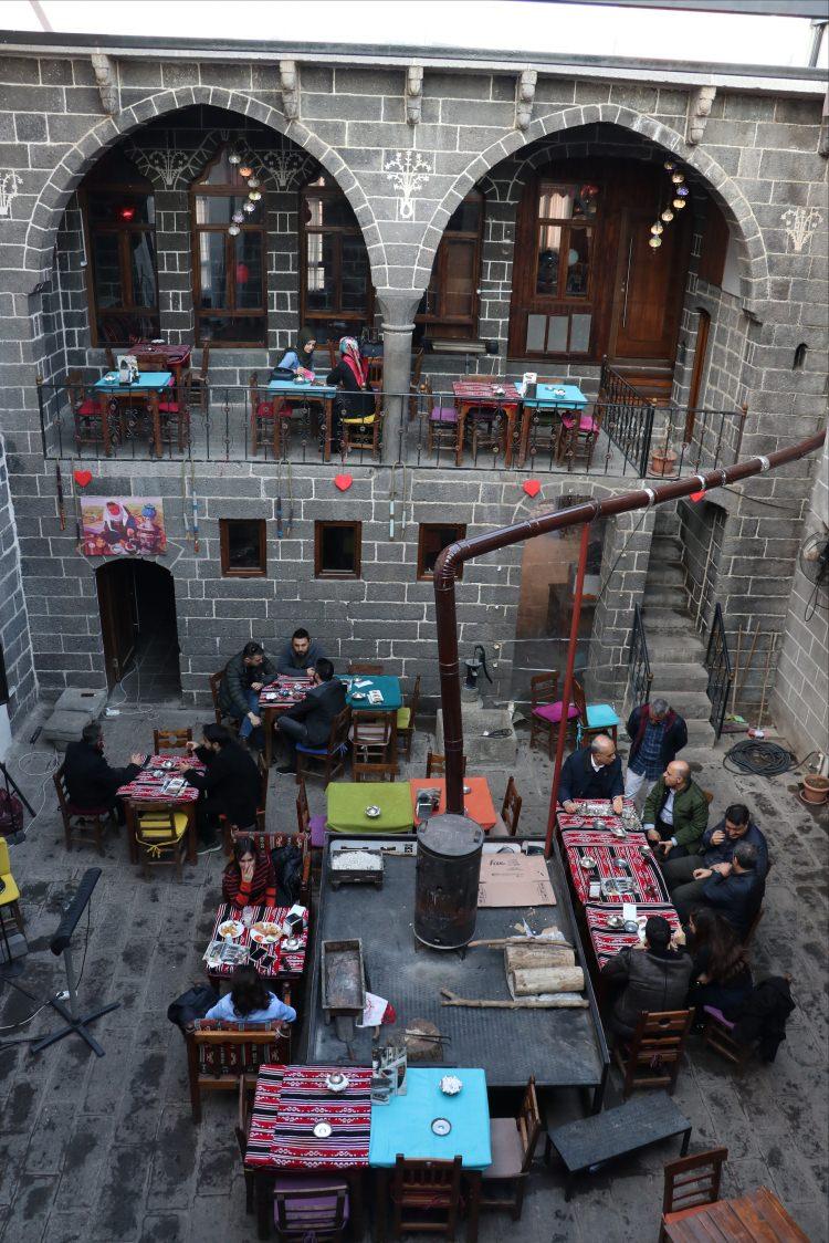 <p>Şenyiğit, tarihi evlere yönelik büyük talebin olduğunu anlattı.</p>
<p> </p>