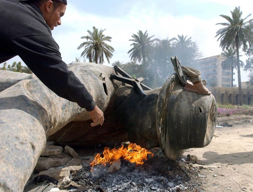 <p>Dönemin ABD Başkanı, 10 Ocak 2007'de, şiddetin durmadığı Irak'a 20 bin ek asker gönderme kararı aldı. 27 Şubat 2009'da ise dönemin ABD Başkanı Barack Obama, askerlerinin 2011 sonunda Irak'tan çekileceğini açıkladı.</p>
<p> </p>