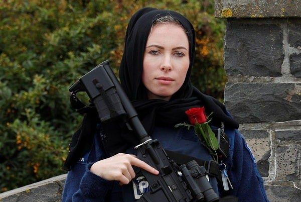 <p>Yeni Zelanda polisi ise, yarınki Cuma namazı için camilerin çevresinde olağanüstü önlemler alacak.</p>

<p> </p>
