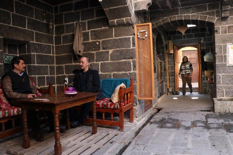 <p><strong>"Turizm için ideal bir yatırım"</strong></p>
<p>Evini devlet desteğiyle restore ederek işletmeye veren İbrahim Ezilmez, AA muhabirine yaptığı açıklamada, evinin restorasyondan önce çok kötü durumda olduğunu söyledi.</p>