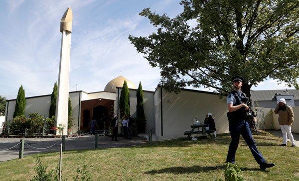 <p>Diriye, dua sonrası yaptığı açıklamada "Çok mutluyum. Yeniden inşa tamamlanır tamamlanmaz dua için buradayım" dedi.</p>
<p> </p>