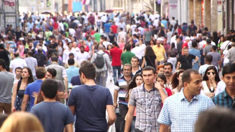 <p>İşte TUİK'in yaptığı araştırmada Türkiye'nin ve illerinin 2023'te ulaşacağı tahmini nüfus rakamları...</p>

