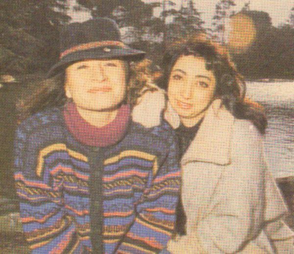 <p>Demet Akbağ ve Yasemin Yalçın da üniversite yıllarından bu yana yakın arkadaşlar. Bir diğer sınıf arkadaşları da Gülen Karaman'dı. İkilinin dönem arkadaşları arasında Sertab Erener bulunuyordu. </p>