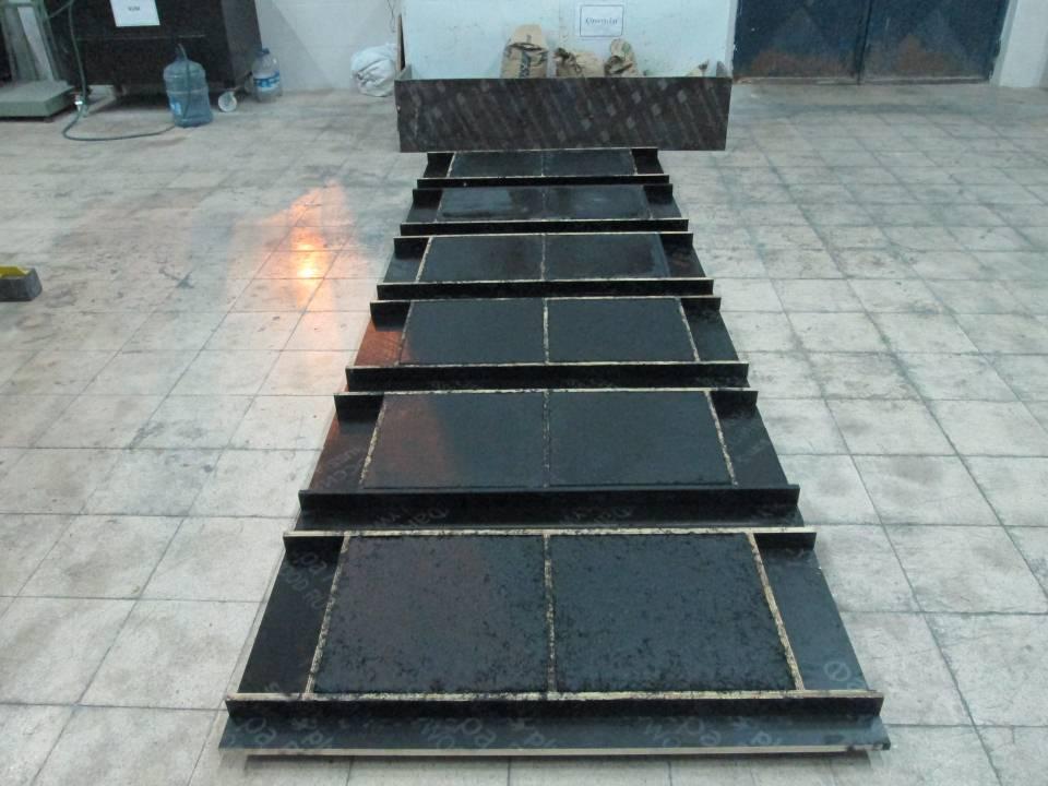 <p>Yüksek lisans tezi araştırmasında karbonun iletken olduğunu öğrendiğini ve "Bunun betonda da katkısı olur mu?" diye araştırma yaptığını dile getiren Dehghanpour, "40 karışım yaptıktan sonra birkaç tane numuneyi seçtik, onlardan da plakalar ürettik ve istediğimiz sonuçlara ulaştık. Konuyla ilgili laboratuvar araştırmalarımızı 2017 yılında başladık. Çalışmada söz konusu atık malzemenin karbon fiberle kullandığınızda mekaniksel özelliklerinin de iyileşmesiyle elektriksel direncinin farklı karışımlara göre 2 ila 7 kat arasında azaldığı gözlendi. Bundan sonraki projemizde Erzurum Havalimanında gerçek boyutta bir plaka üretip orada geliştirilmesini düşünüyoruz." </p>

<p> </p>
