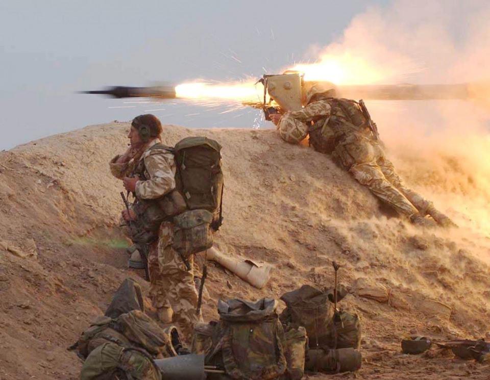 <p>Bremer döneminde Irak'ın büyük tahribata uğradığını dile getiren İbrahim, "ABD'liler buradan gidince biraz nefes alabildik ancak istediğimiz düzeyde bir istikrar söz konusu değil. Bağdat'taki kamu binalarında, sokak ve caddelerde ABD'liler döneminde yerleştirilen bazı beton bariyerler kaldırılıyor ama eski günlerimize kavuşmamız zor. ABD'liler, gittikleri her yeri dağıtırlar. ABD'liler asla istenmez ve onlarla politika da yapılmaz, yapılmaması da lazım." değerlendirmesinde bulundu.</p>

<p> </p>
