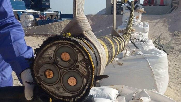 <p>İşte insanların kullandığı veya çevremizde bulunan çeşitli araç ve nesnelerin ortalarından kesilmiş halleri...</p>

<p>Denizaltı güç kablosu</p>
