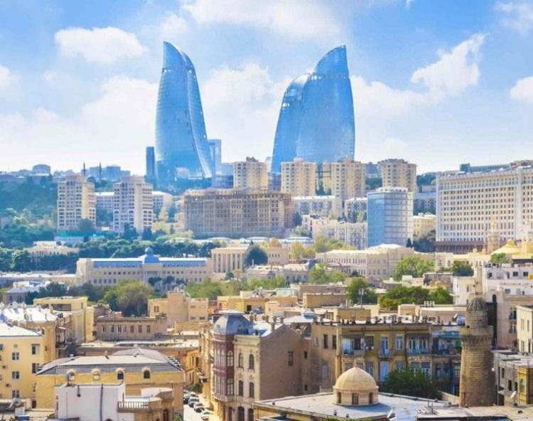 <p>Azerbaycan/Kapıda vize ve online vize uygulamaları var. Havalimanlarında 10 ABD Doları karşılığında 60 günlük vize alınabiliyor</p>