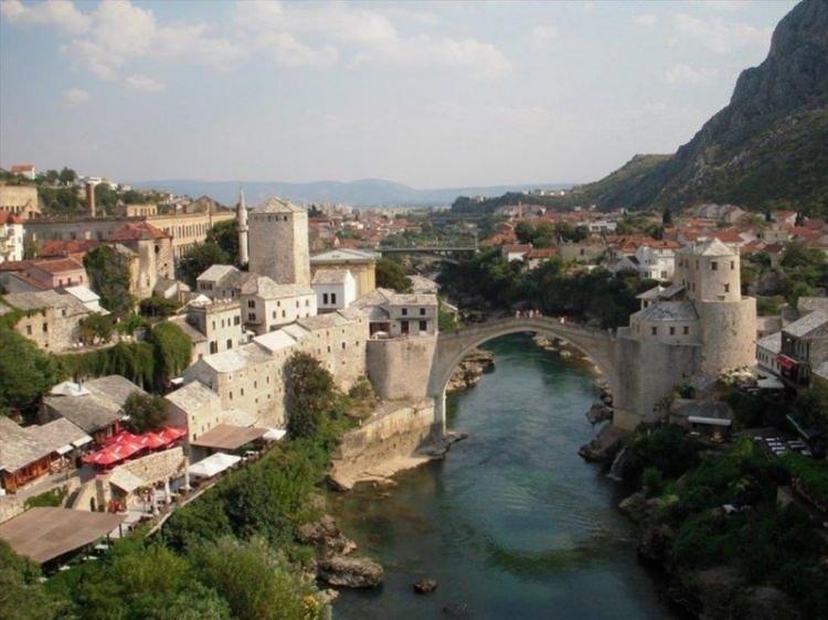 <p>Bosna-Hersek/180 günde 90 günü aşmayacak şekilde vizesiz.</p>