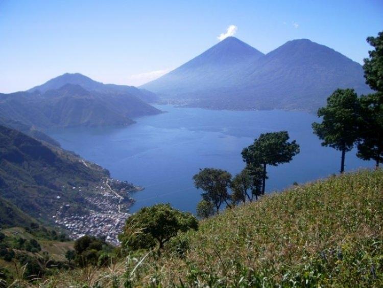 <p>Guatemala/90 gün vizesiz.</p>