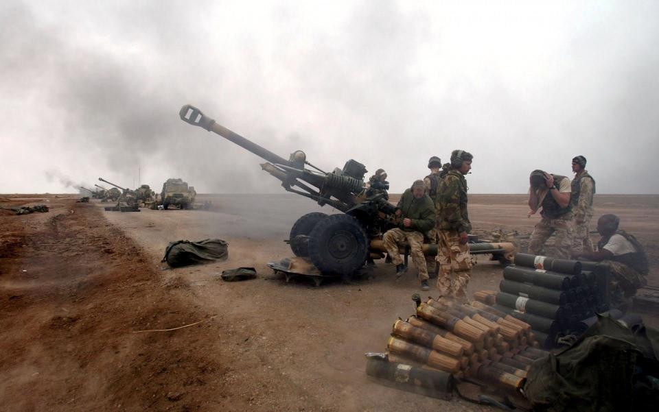 <p><strong>"Mezhep savaşı ABD işgaliyle geldi"</strong></p>
<p>Mezhep savaşının 2006-2008 yıllarında şiddetli yaşandığı Bağdat'taki Hayfa Caddesi sakinlerinden taksi şoförü Abdulvahid İbrahim (67), AA muhabirine açıklamasında, "Mezhepçilik ve mezhep savaşı ABD işgaliyle geldi. Hayfa Caddesi ölüm caddesi olarak anılmaya başlandı. Burada sivillerin ölümü zirveye ulaştı. Oğlum Ömer'i de burada yaşanan mezhep savaşında kaybettim." dedi. </p>