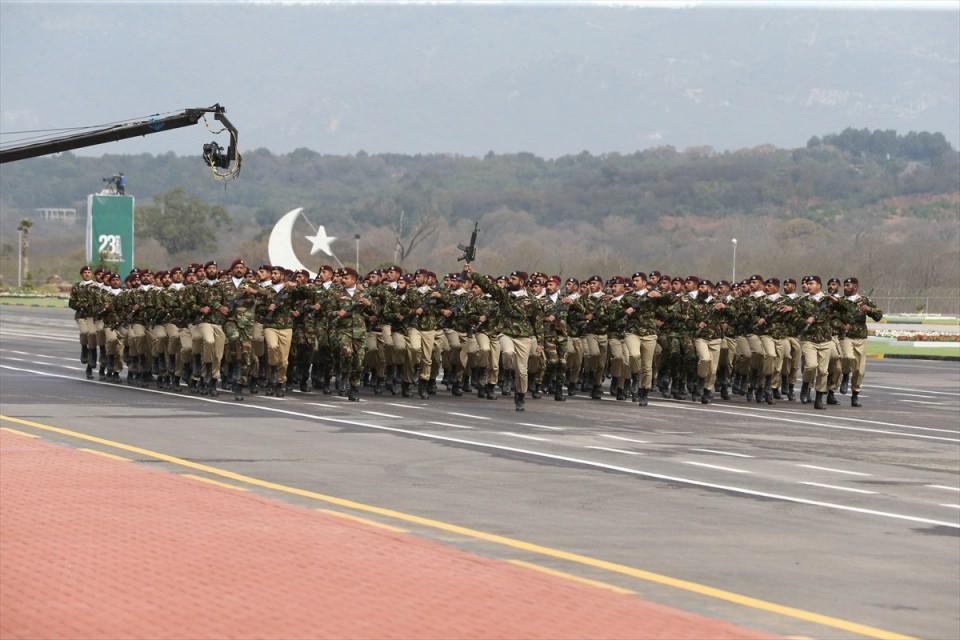 <p>Törende, ülkedeki Sindh, Pencap, Belucistan ve Hayber Pahtunhva eyaletleri ile Gilgit Baltistan ve Azad Keşmir bölgelerinden gelen yerel kültürü tanıtan heyetler geçiş yaptı.</p>

<p> </p>
