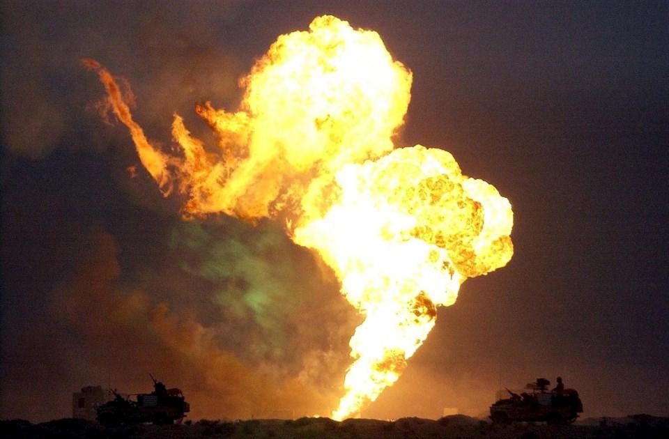 <p>Irak Sağlık Bakanlığı'nın verileri üzerinde çalışma yapan bağımsız "Iraqcountybody" organizasyonuna göre, Irak'ta 2003-2011 yıllarında çatışmalardan kaynaklı 100 binin üzerinde sivil, 4 bin 500 ABD ve 179 İngiliz askeri hayatını kaybetti. Aynı organizasyonun verilerine göre, 2018'e kadar hayatını kaybeden sivillerin sayısı 200 bine ulaştı.</p>
<p> </p>
