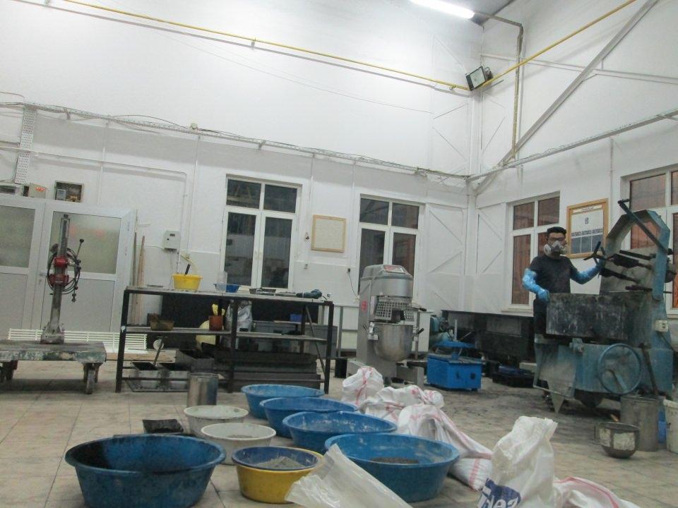 <p>Yılmaz, betonda bulunan ve daha pahalı bileşen olan karbon fibere göre, nano karbon siyahı malzemesinin atık lastiklerden elde edilen ve hiçbir mali karşılığı olmayan bir malzeme olduğunu aktardı.</p>

<p> </p>
