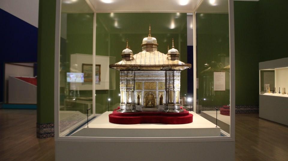 <p>Tokyo Ulusal Sanat Merkezi'nde 20 Mayıs'a kadar açık olacak olan sergi, 14 Haziran-28 Temmuz arasında ise Kyoto Modern Sanatlar Müzesi'nde tarih ve sanat meraklılarını ağırlayacak. </p>
<p> </p>