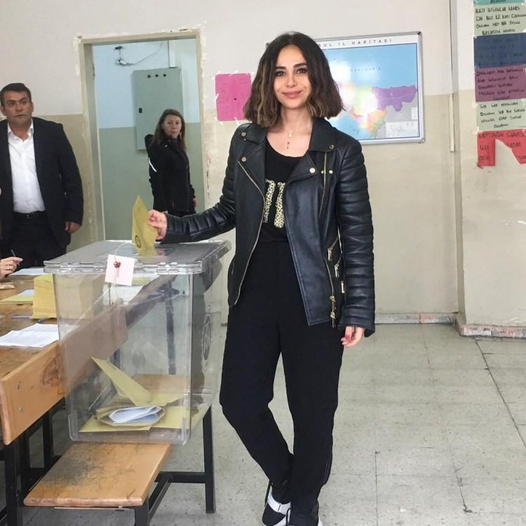 <p><strong>Betül Demir</strong></p>
