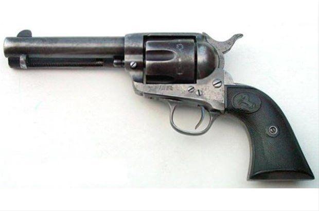 <p>Tabancalar</p>

<p>Colt 1873 Single Action Army</p>
