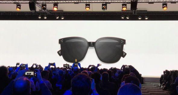 <p><em><strong>Huawei'den akıllı gözlük de geldi! </strong></em></p>

<p>Koreli gözlük markası Gentle Monster ile Huawei yeni bir gözlük geliştirdi. Hem güneş gözlüğü hem de şeffaf lenslerle gelen akıllı gözlükte herhangi bir düğmenin bulunmaması dikkat çekiyor.</p>
