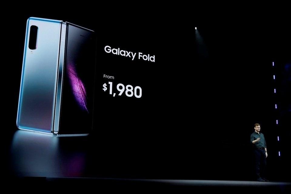 <p><span style="color:#FFD700"><strong>İŞTE SAMSUNG GALAXY FOLD'UN FİYATI</strong></span><br />
<br />
LTE ve 5G sürümleri bulunan Galaxy Fold'un fiyatı 1980 dolardan başlıyor.</p>

<p> </p>
