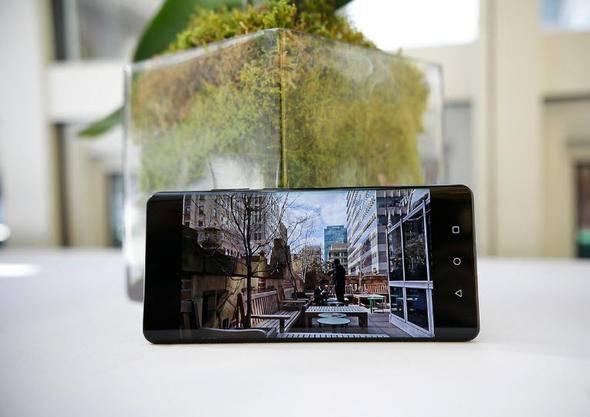 <p>Son olarak Mate 20 Pro’daki gibi 15 Watt’lık kablosuz şarj ve kablosuz ters şarj özellikleri de Huawei P30 Pro’da bulunuyor.</p>
<p> </p>