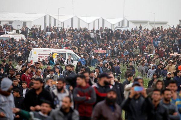 <p>Gazze Şeridi'nde binlerce kişi, İsrail'le sınır hattı boyunca düzenlenen 'Büyük Dönüş' yürüyüşünün başlangıç yıldönümünü anmak için toplandı.</p>

<p> </p>
