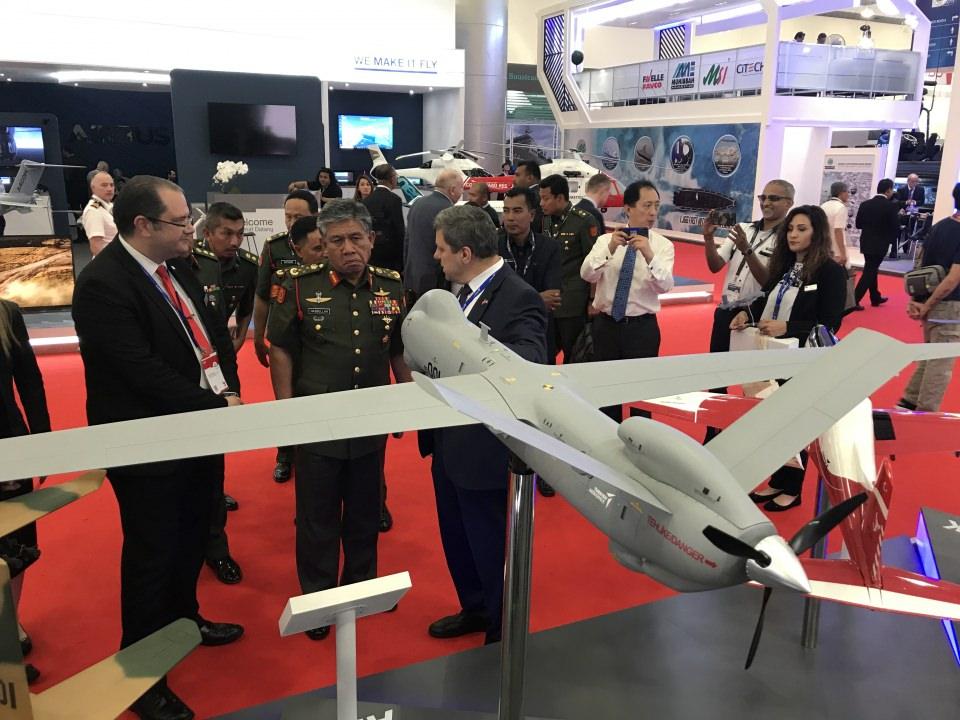 <p>LIMA 2019'da Türkiye'den 6 şirket stant açtı. Türk Havacılık ve Uzay Sanayii AŞ (TUSAŞ), ASELSAN, Savunma Teknolojileri Mühendislik ve Ticaret AŞ (STM), HAVELSAN, ROKETSAN ve TAIS, fuarda savunma sanayisine yönelik ürün ve hizmetlerini tanıtıyor.</p>
<p> </p>