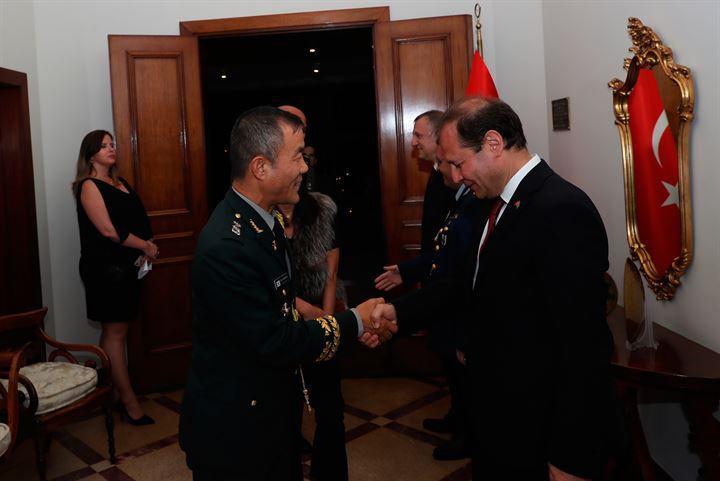 <p>Latin Amerika'nın en büyük savunma sanayi fuarı LAAD'da görücüye çıkacak T129 Atak helikopteri ile Brezilya'da gösteri uçuşu gerçekleştirildi.</p>

<p> </p>
