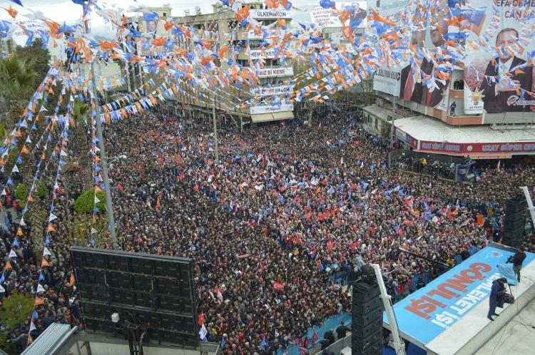<p>Türkiye Cumhurbaşkanı ve AK Parti Genel Başkanı Recep Tayyip Erdoğan, partisince Adıyaman'da düzenlenen mitinge katılarak konuşma yaptı. Vatandaşlar mitinge ilgi gösterdi.</p>

<p> </p>
