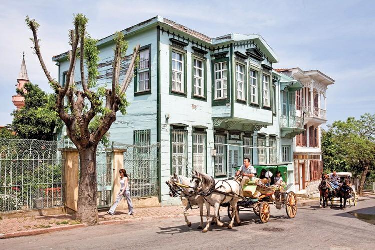 <p><strong>Heybeliadası</strong>- <span style="color:#800080"><strong>İstanbul</strong></span></p>
