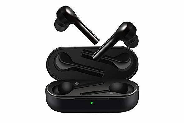 <p><em><strong>Huawei FreeBuds Lite: </strong></em></p>
<p>Huawei'den kablosuz kulaklık da geldi. Kulak içi yapısı sayesinde de iyi bir ses yalıtım sunuyor. Ürün siyah ve beyaz olmak üzere iki farklı renk seçeneğiyle raflardaki yerini alıyor.</p>