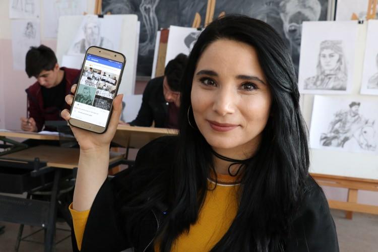 <p>Tekin Akdoğan da resimlerinde sadece kara kalem tekniği kullandıklarını anlatarak, "Her bir resmi bazen kuzenimle, bazen tek başımıza çizdik. Sonuçta çok güzel ve ilgi çeken bir çalışma ortaya çıktı." dedi.</p>
<p> </p>