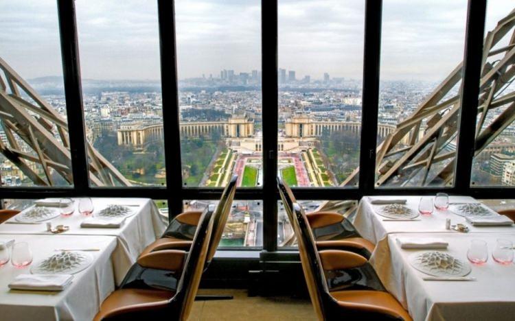 <p><strong>Le Jules Verne, Paris</strong>- <span style="color:#800080"><strong>Fransa</strong></span></p>
