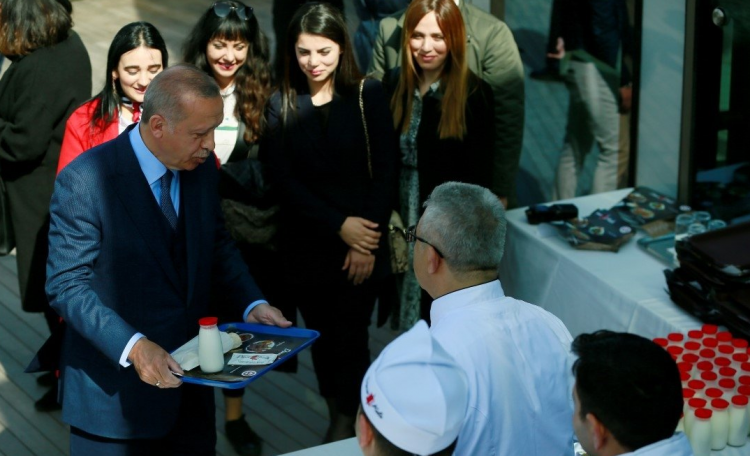<p>Erdoğan'ın programına gençler yoğun ilgi gösterdi.</p>
