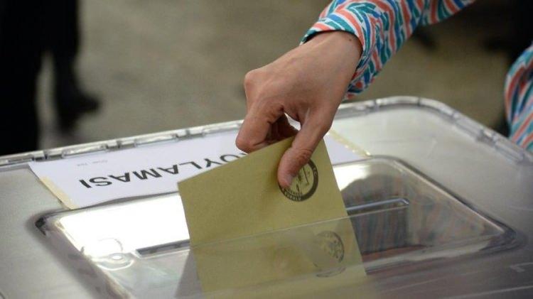 <p>- Başka bir siyasi parti veya bağımsız adayın alanına taşmamak kaydıyla siyasi parti veya bağımsız aday alanına birden çok "tercih" veya "evet" mührü basılması.</p>
<p> </p>