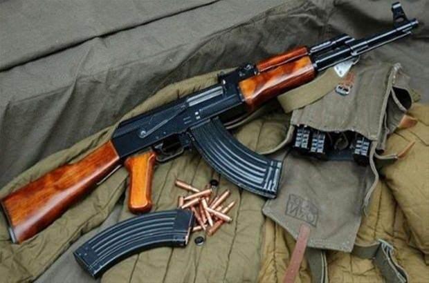 <p><br />
AK-47</p>

<p>Bu tüfek günümüzde yaşanan savaşlarda sahada en çok gördüklerimiz arasında.</p>

<p> </p>
