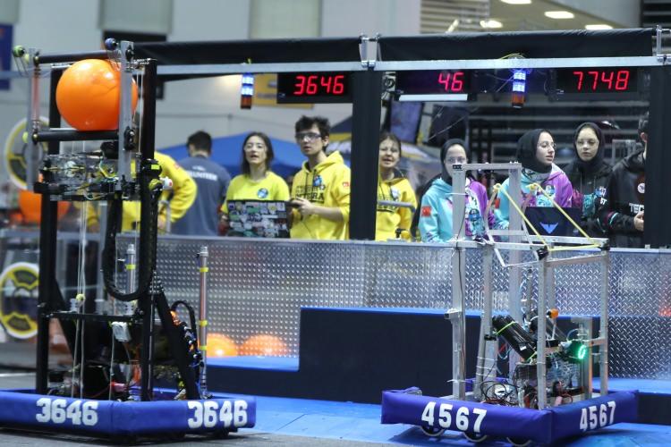 <p>Bir taraftan imam hatip liselerinin misyonuna bağlı şekilde hareket ettiklerini, diğer taraftan da modern eğitim yaklaşımları ve teknolojiye adaptasyon ile okullarını daha da geliştirdiklerini söyleyen Asan, "Önceleri alternatif gibi görülen imam hatip liseleri artık daha fazla beklentiye cevap verebilen kurumlar haline gelerek iyi bir seçeneğe dönüşmüş durumda. Özellikle proje imam hatip okulları bu anlamda oldukça ilgi gösterilen okullar arasında yer alıyor." diye konuştu.</p>

<p> </p>
