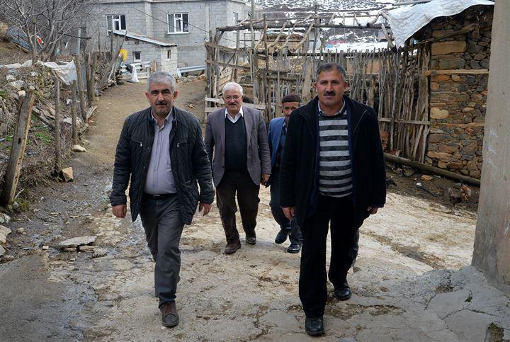 <p>Bitlis merkeze bağlı Keklikdüzü köyündeki aileler, muhtarlarını sırayla seçiyor.</p>

<p>​</p>
