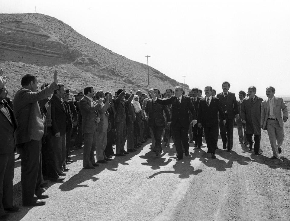 <p>MHP Genel Başkanı Türkeş, 25 Nisan 1979'da Çankırı'ya gelişinde partililer tarafından karşılandı.</p>
